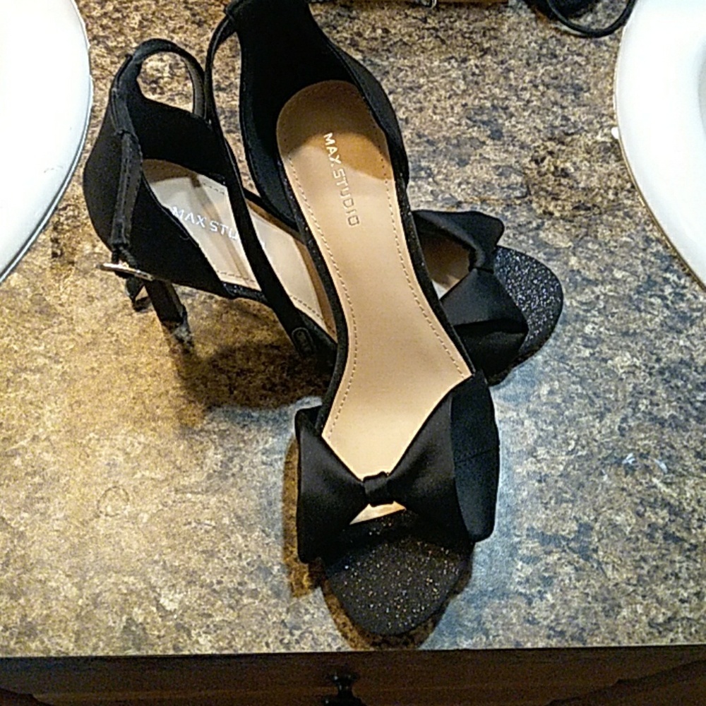 Heels - Picture 3 of 4
